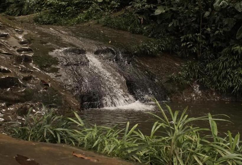 پانسیون Wira Hostal