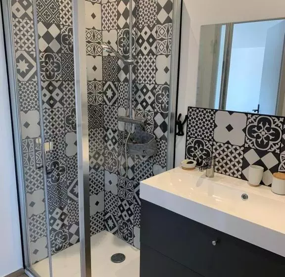 Aamiaismajoitus (B&B) Chambre Indépendante Dans Villa Bord De Mer