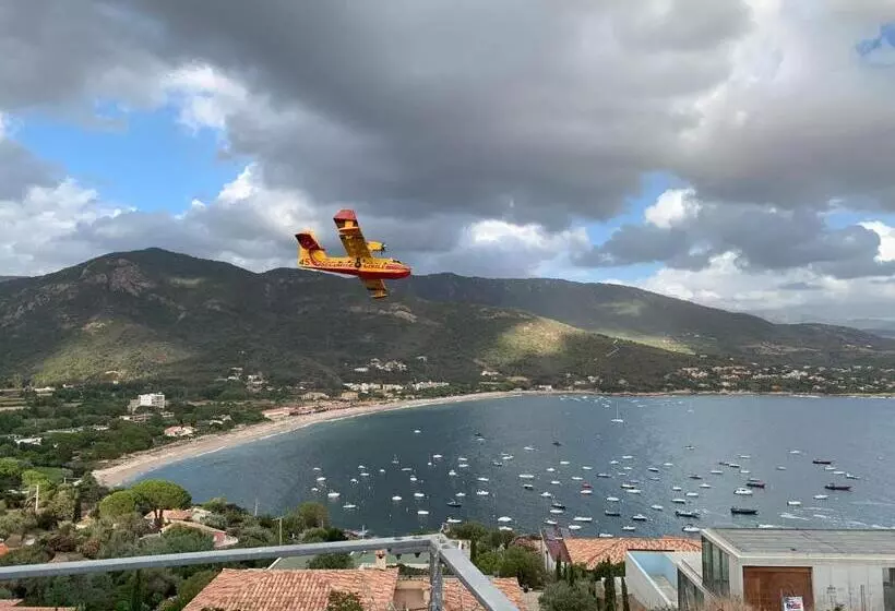 Aamiaismajoitus (B&B) Chambre Indépendante Dans Villa Bord De Mer