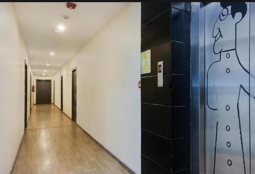 Black And White Motel