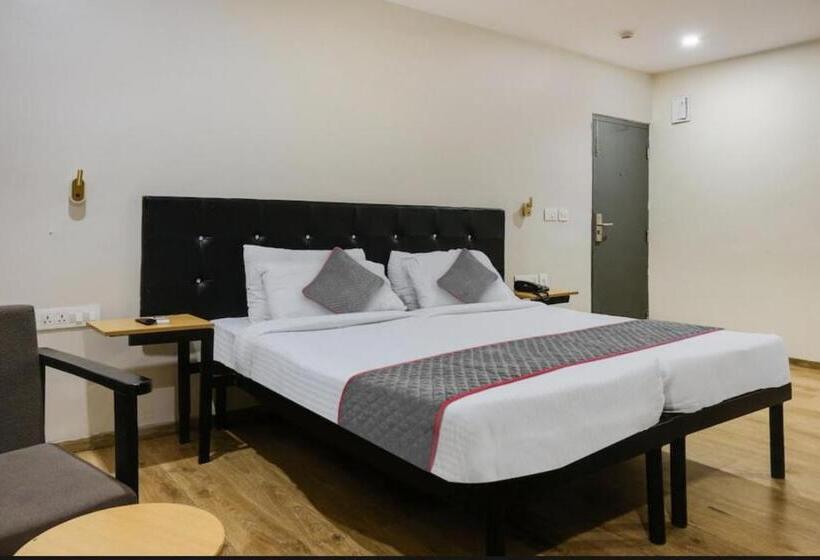 Black And White Motel