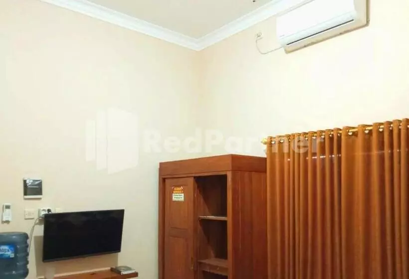 Hotelli Isa Homestay Kudus Mitra Reddoorz