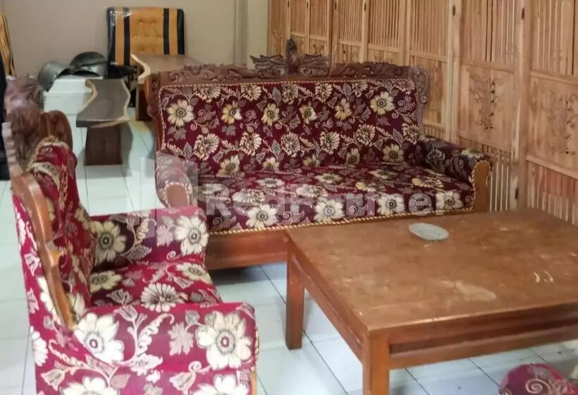 Hotelli Isa Homestay Kudus Mitra Reddoorz