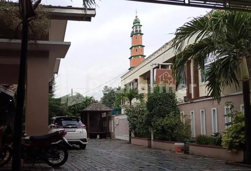 Hotelli Isa Homestay Kudus Mitra Reddoorz