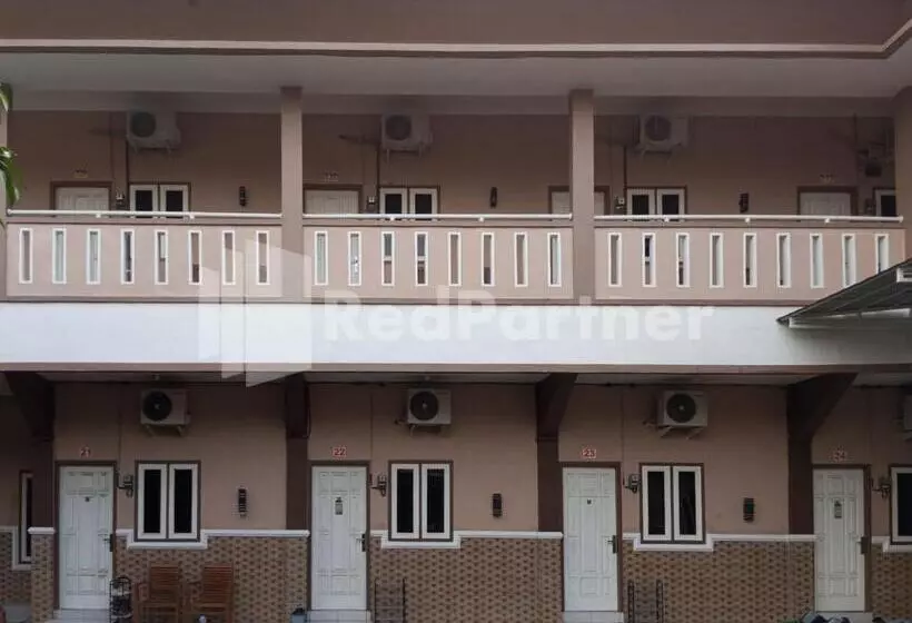 Hotelli Isa Homestay Kudus Mitra Reddoorz