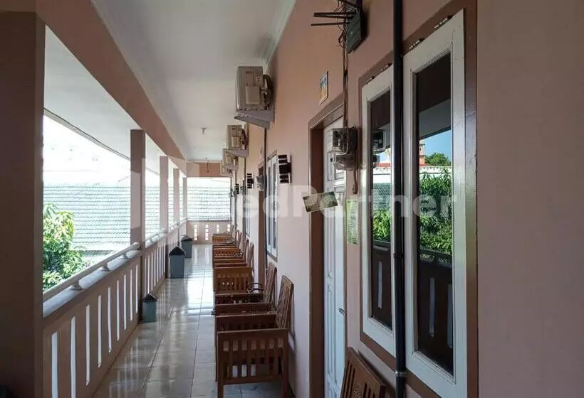 Hotelli Isa Homestay Kudus Mitra Reddoorz