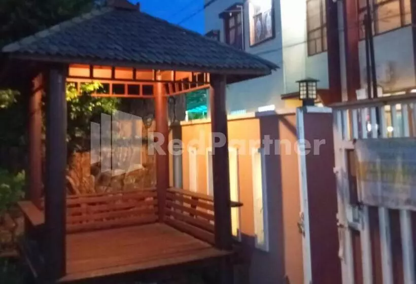 Hotelli Isa Homestay Kudus Mitra Reddoorz