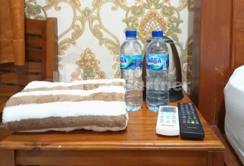 Hotelli Isa Homestay Kudus Mitra Reddoorz