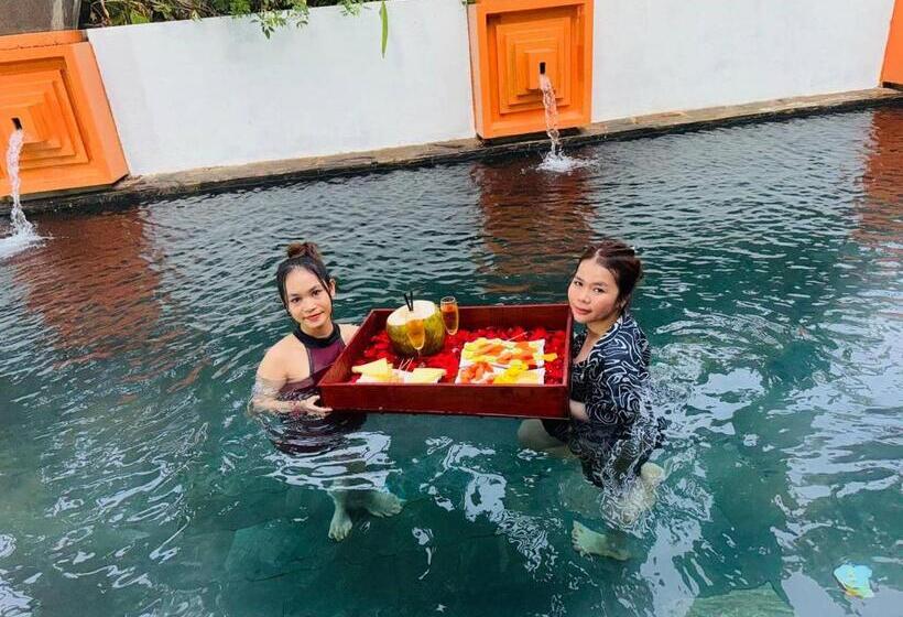 هتل New Centro Pool Villa