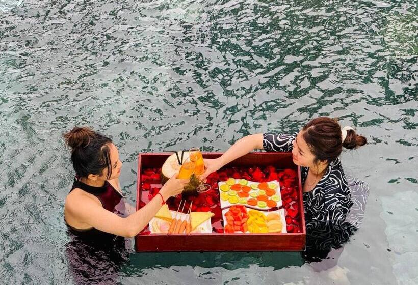 هتل New Centro Pool Villa