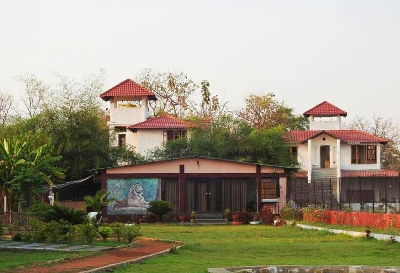 ホテル The Lake View Tadoba