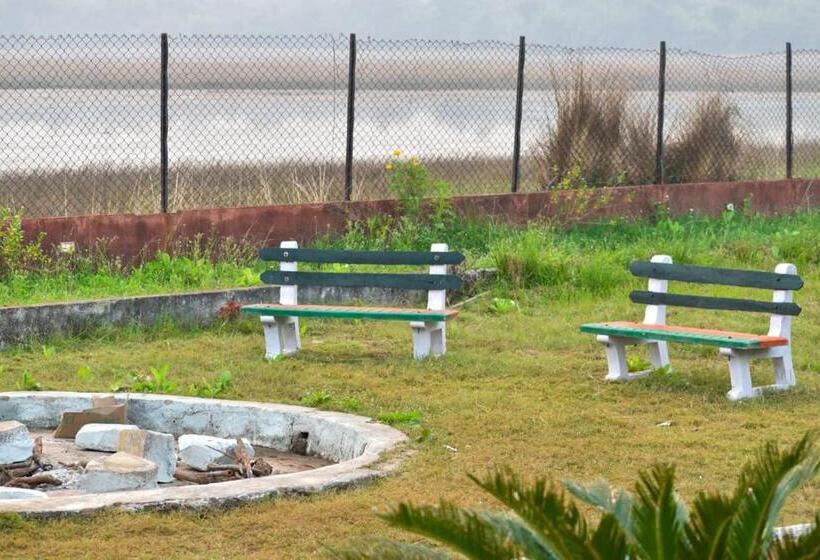 ホテル The Lake View Tadoba