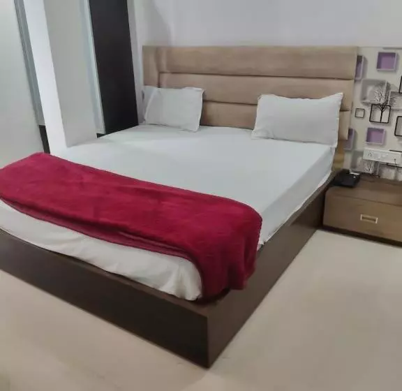 هتل Yuvan Palace
