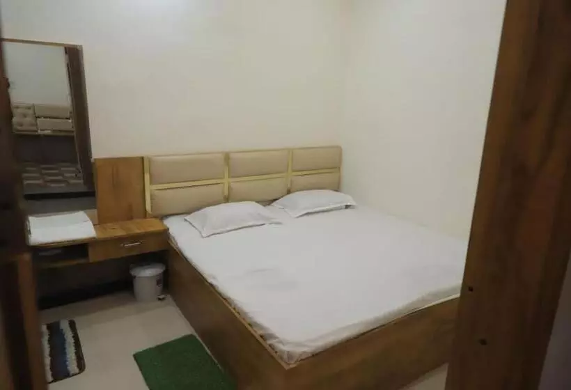 هتل Yuvan Palace
