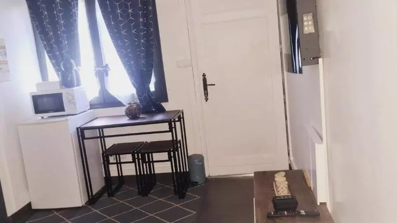 Majatalo Chambre Indépendante Avec Salle De Bain Privée Au Calme Saint Maur Des Fossés