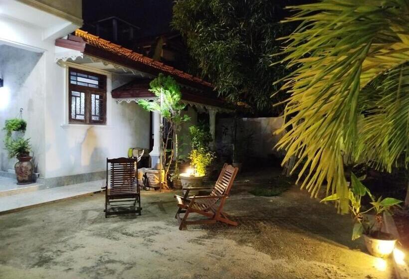 פנסיון White Palace