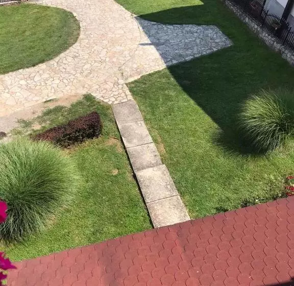 پانسیون Guesthouse Djuro