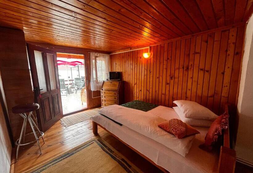 پانسیون Maya & Elena