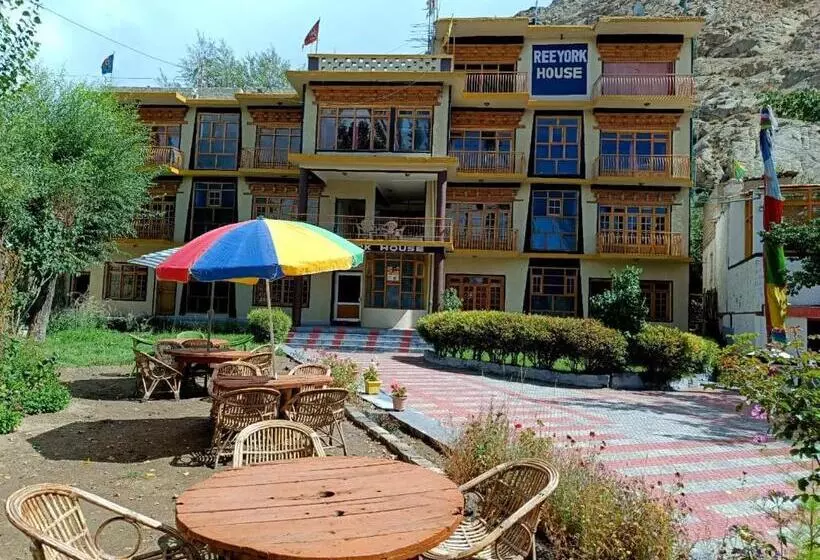 پانسیون Reeyork House   By Konchok A Native Ladakhi