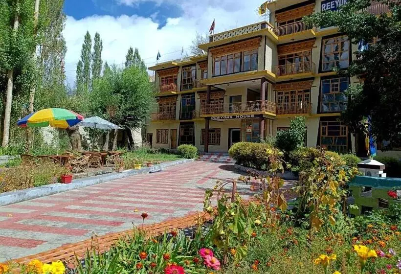 پانسیون Reeyork House   By Konchok A Native Ladakhi
