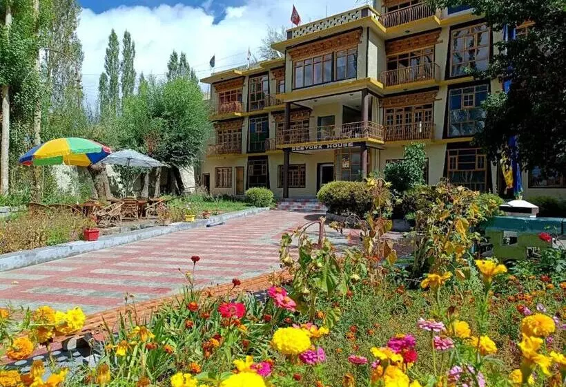 پانسیون Reeyork House   By Konchok A Native Ladakhi