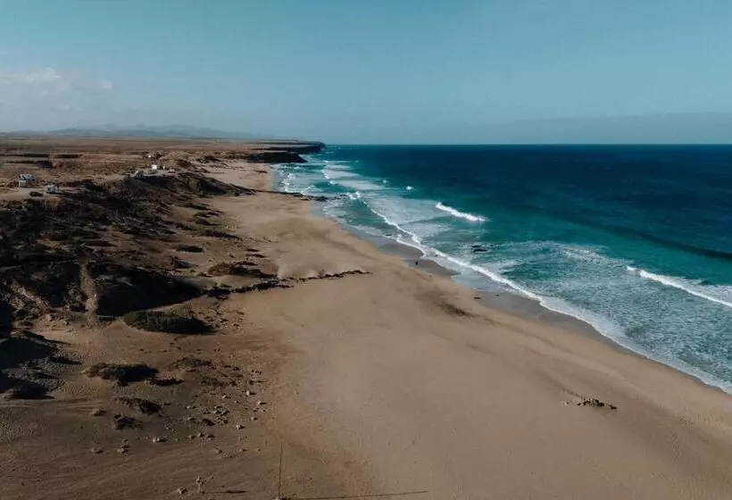 استراحتگاه Surf & Yoga Retreats Fuerteventura
