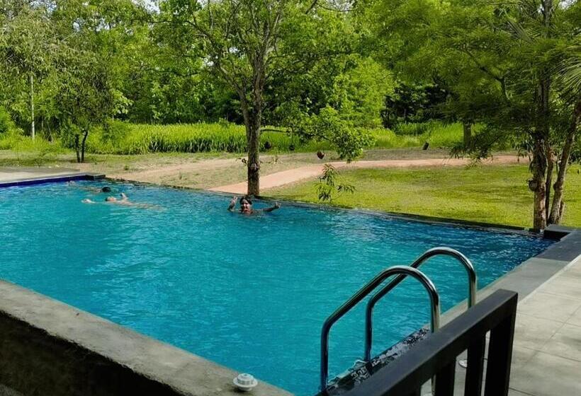 Tantor Resort Habarana