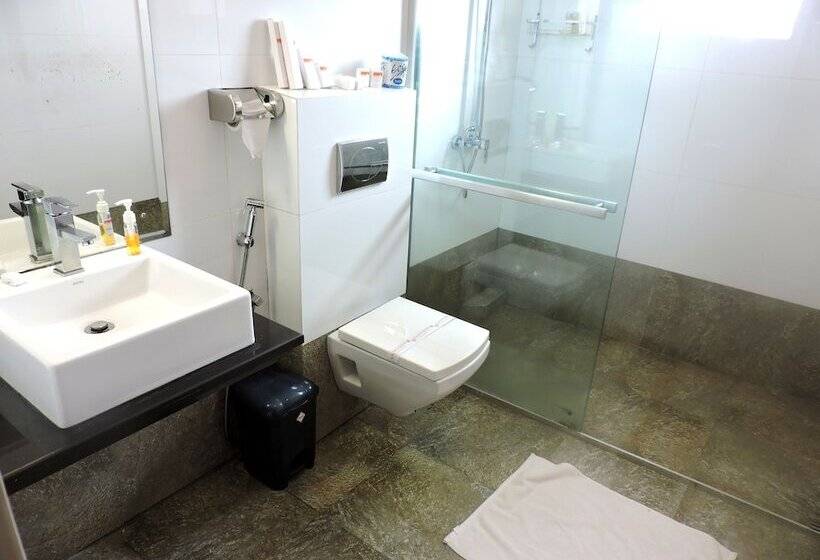 Green Grass Hotel & Restaurant