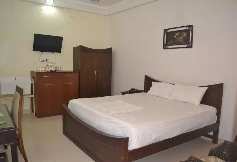Green Grass Hotel & Restaurant
