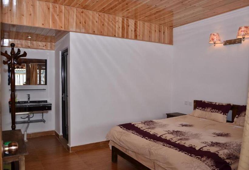 Hotel Tourist Courtyard