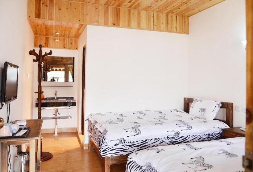 Hotel Tourist Courtyard