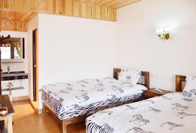 Hotel Tourist Courtyard