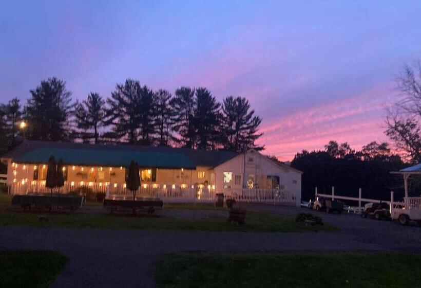 הוסטל Gavin S Iris H Country Inn