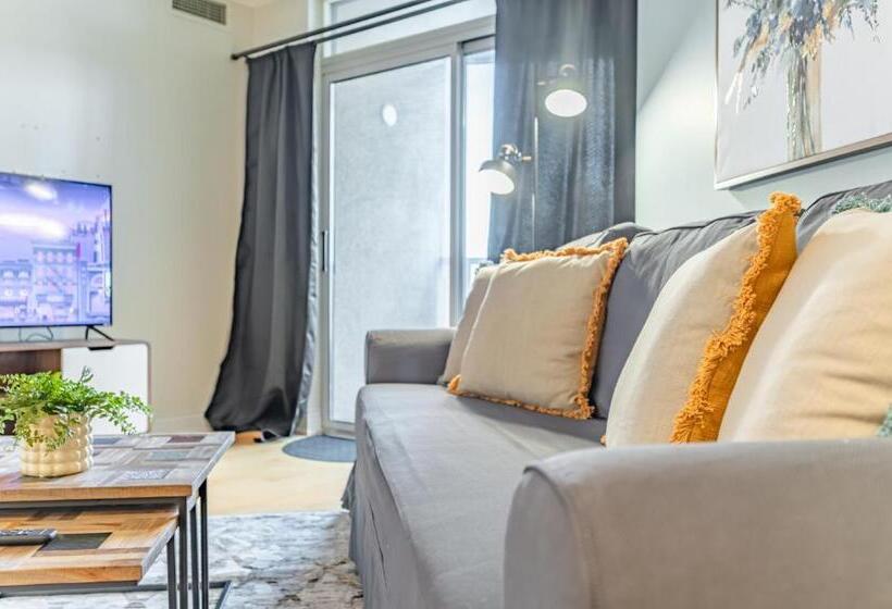 فندق Executive 1 Plus Den Condo, Parking