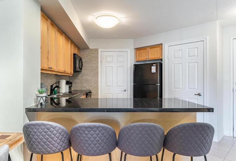 فندق Executive 1 Plus Den Condo, Parking