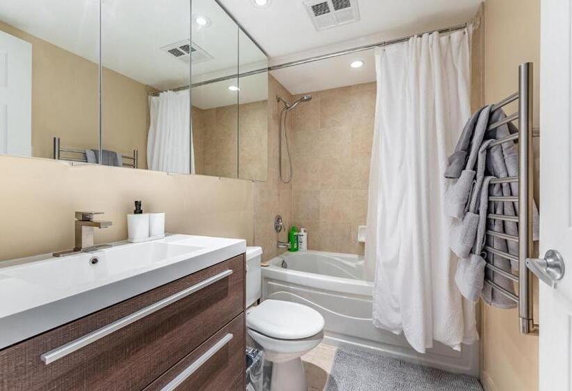 فندق Executive 1 Plus Den Condo, Parking