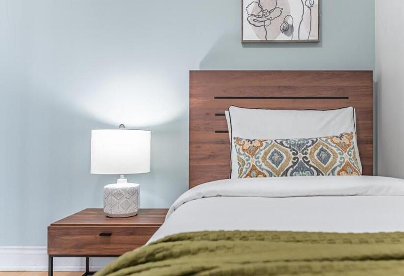 فندق Executive 1 Plus Den Condo, Parking