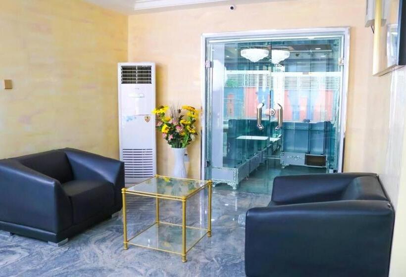 هتل Madaki S Executive Suites