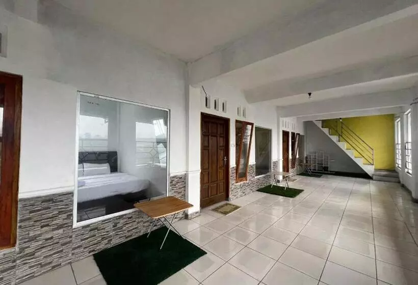 ホテル Reddoorz Syariah At Jalan Dieng 4