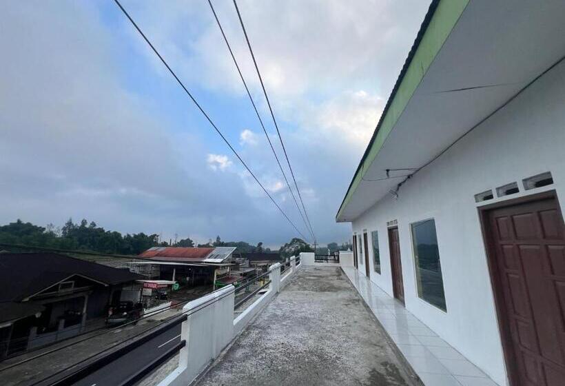 Hotel Reddoorz Syariah At Jalan Dieng 4