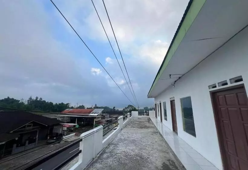 ホテル Reddoorz Syariah At Jalan Dieng 4