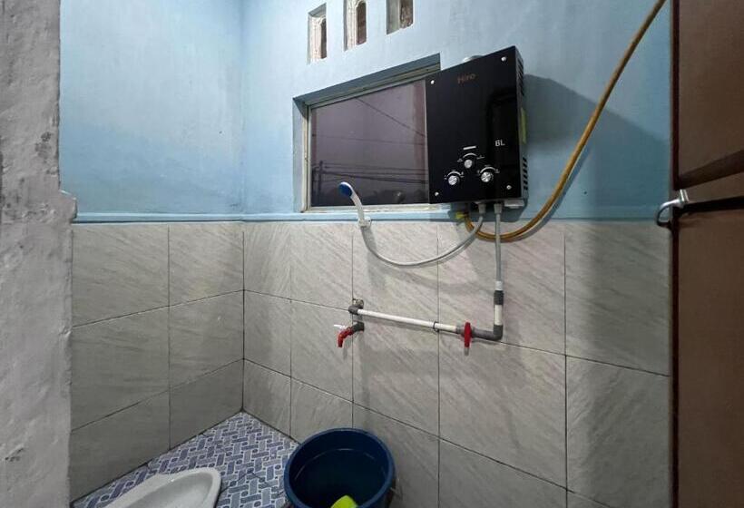 Hotel Reddoorz Syariah At Jalan Dieng 4