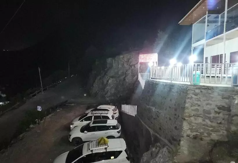Hotelli Yamunotri Heli Resort