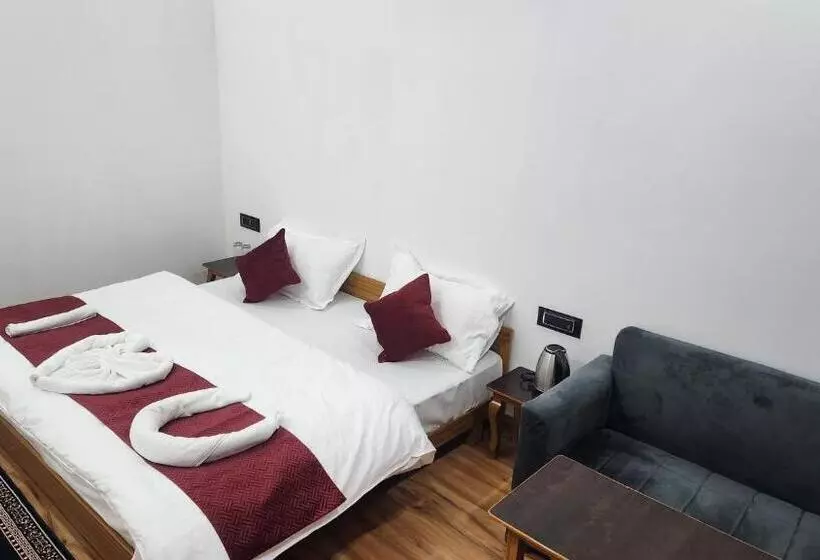 Hotelli Yamunotri Heli Resort