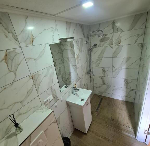 پانسیون No Name