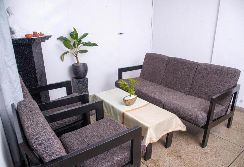 هاستل Rose Palace