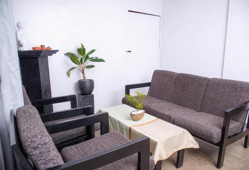 هاستل Rose Palace