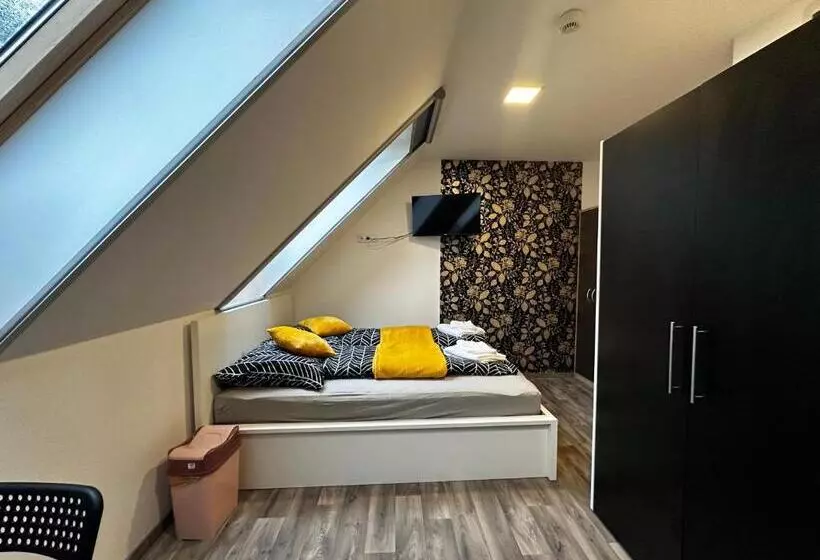 Aamiaismajoitus (B&B) See Panzió