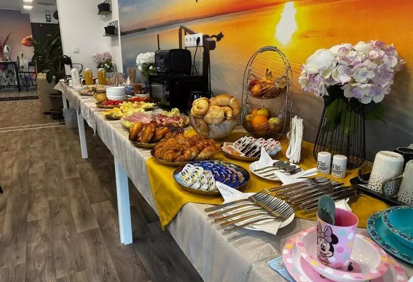 Aamiaismajoitus (B&B) See Panzió