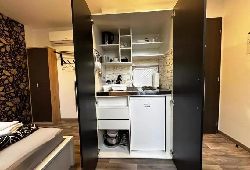 Aamiaismajoitus (B&B) See Panzió